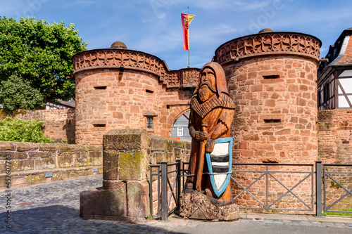 Das Jerusalemer Tor (Untertor) in der historischen Altstadt von Büdingen im Wetteraukreis, Hessen in Deutschland photo