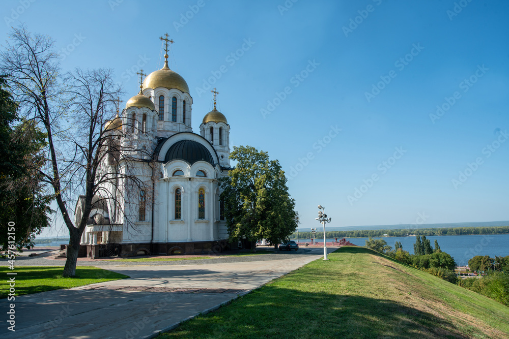 St. George's Church on Glory Square y Behind - the great Volga River