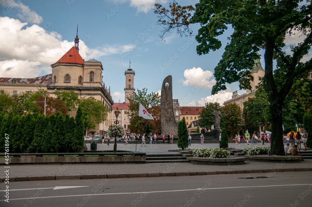 Fototapeta premium Lviv central square monument