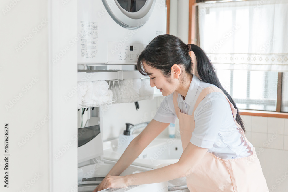 家政婦・ハウスキーパー・家事代行スタッフ（洗濯機）

