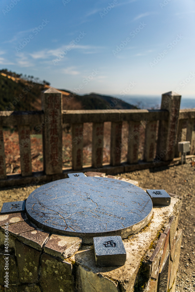 大山阿夫利神社下社に置かれた方位盤【神奈川県・伊勢原市】
stone compass installed in a mountain in Japan 大山阿夫利神社下社に置かれた方位盤【神奈川県・伊勢原市】
stone compass installed in a mountain in Japan