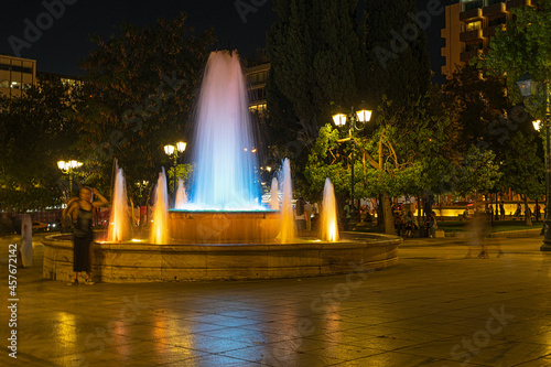Wallpaper Mural Nächtlicher Brunnen auf dem Syntagmaplatz, Athen, Griechenland Torontodigital.ca