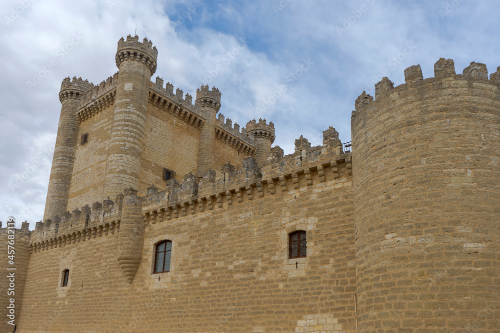 castillo de Fuensaldaña en la provincia de Valladolid, España