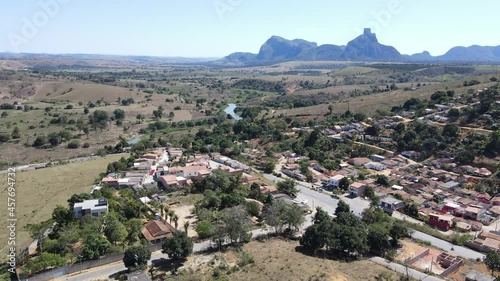 Visão aérea Itamaraju no sul da Baiha. Pequena cidade do interior do nordeste brasileiro. Monte pescoço ao fundo. photo