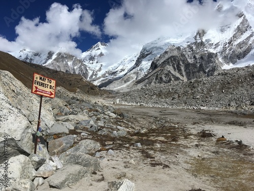 way to Mont Everest