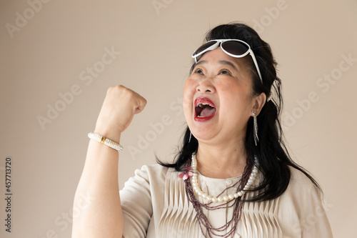 Fotografie angry modern asian senior shouuting