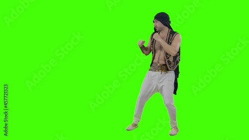 Hombre pelea luchador street en chroma key pantalla verde 2 photo