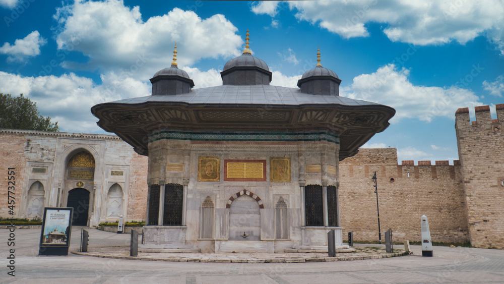 Fototapeta premium Cloudy sky over topkapi palace istanbul, Topkapi palace closed due to corona virus covid lock down, Lock down street view turkey 
