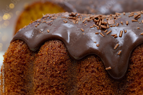 Bolo de cenoura com cobertura de chocolate photo