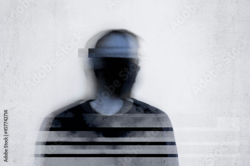 Φωτογραφία A blurred, abstract photo of a masked man