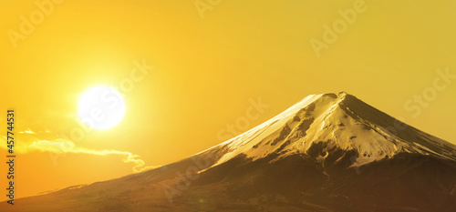 富士山と朝日｜初日の出・朝焼けイメージ