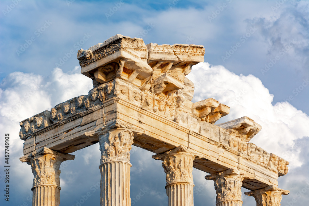 Obraz premium Temple of Apollo ruins in Side, Antalya, Turkey