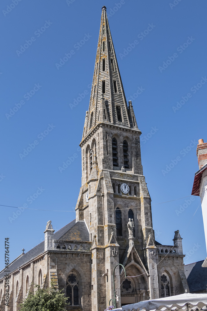 Fototapeta premium Saint Nicolas church in Le Pouliguen. 19th century church built on ruins of a former St-Nicolas chapel from 1600s. Le Pouliguen, Loire-Atlantique department, Pays de la Loire region, France.