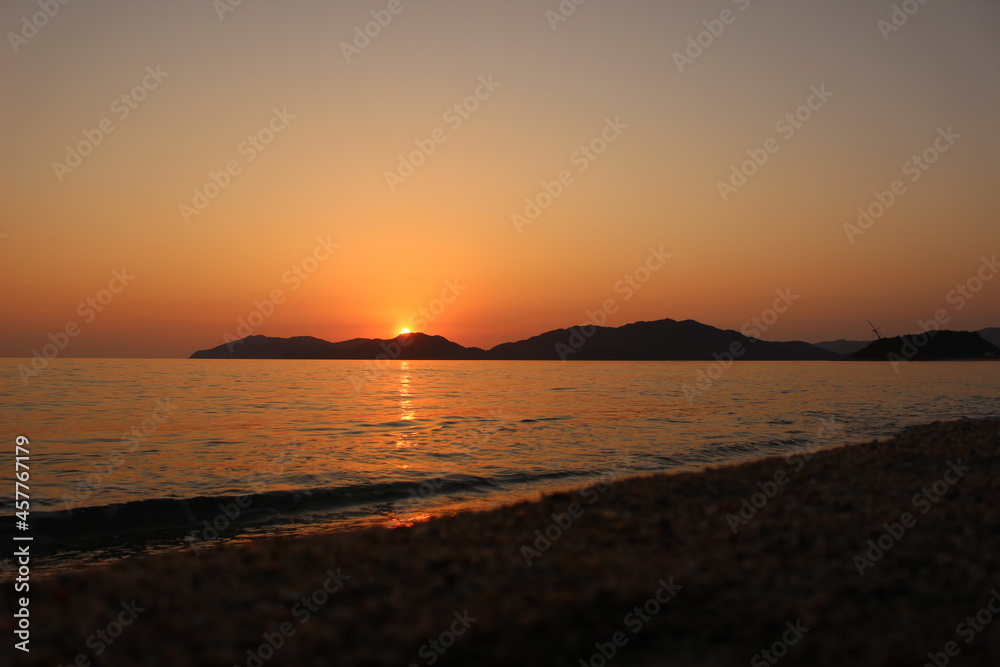 虹ヶ浜海水浴場から夕景の瀬戸内海 山口県光市の風景 虹ヶ浜海水浴場から夕景の瀬戸内海 山口県光市の風景