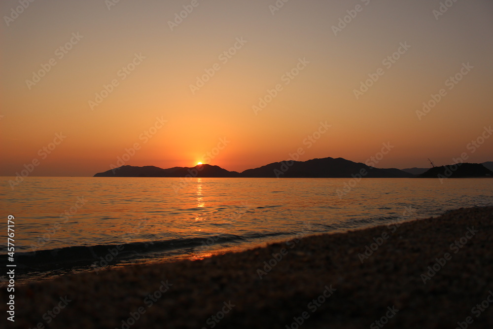 虹ヶ浜海水浴場から夕景の瀬戸内海　山口県光市の風景