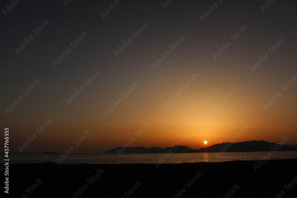 瀬戸内海の夕陽と地球の美しさ　山口県