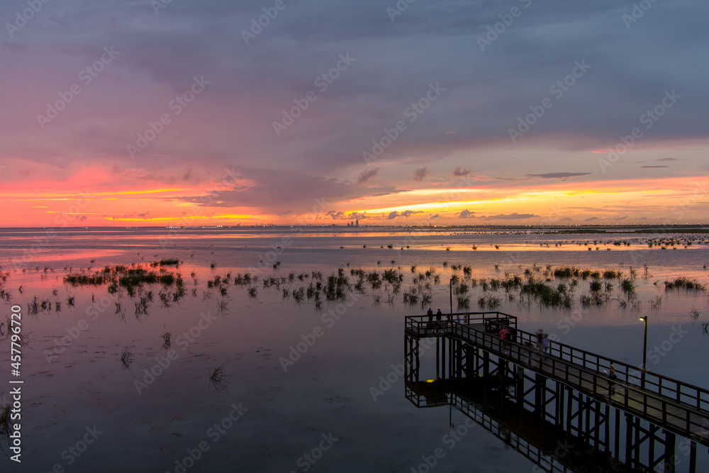 Fototapeta premium Sunset over Mobile Bay 