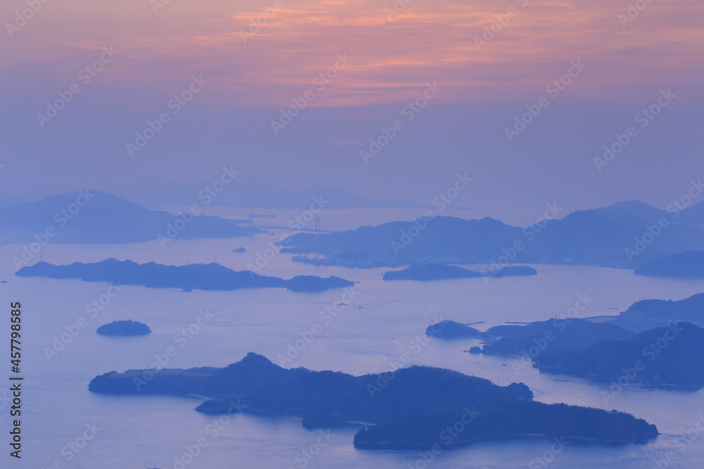 瀬戸内海のしまなみの夜明け　広島県三原市竜王山展望台