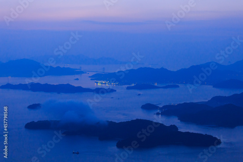瀬戸内海のしまなみの夜明け　広島県三原市竜王山展望台