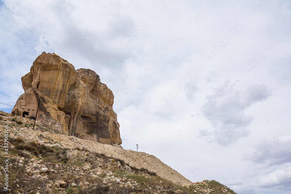 トルコ　世界遺産のカッパドキアの観光拠点のユルギュップの岩山