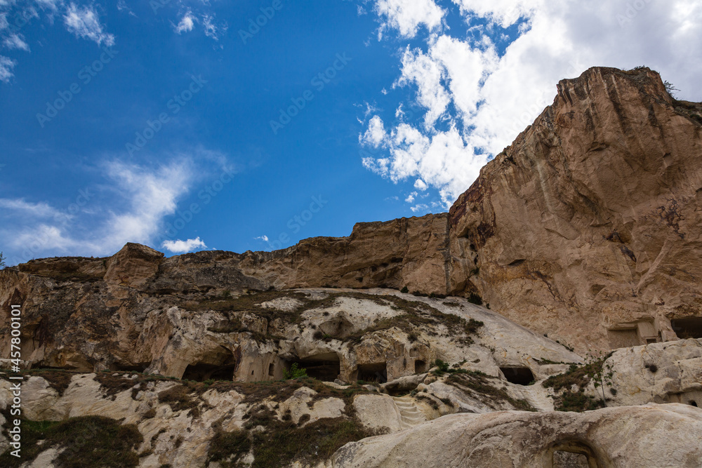 トルコ　世界遺産のカッパドキアの観光拠点のユルギュップの洞窟住居