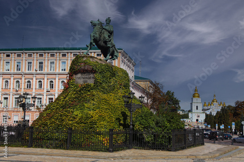 Bohdan Khmelnitskiy statue in Kyiv