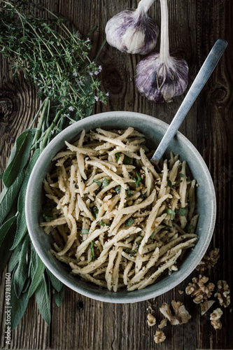 Pasta mit frischen Kräutern   