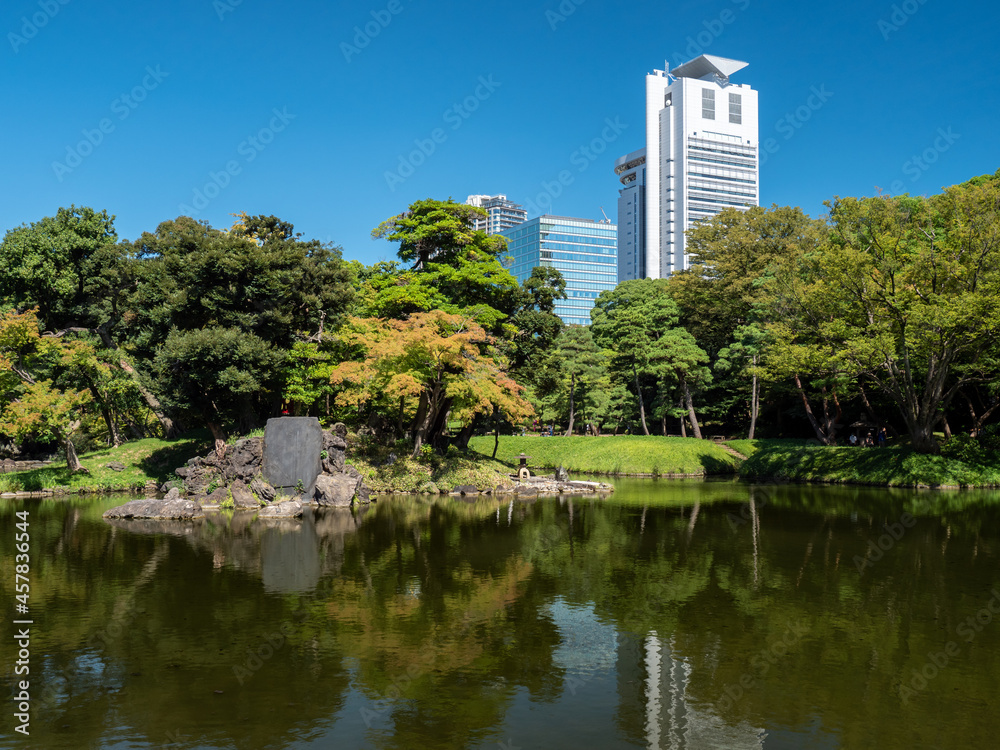 秋の日本庭園の風景　9月