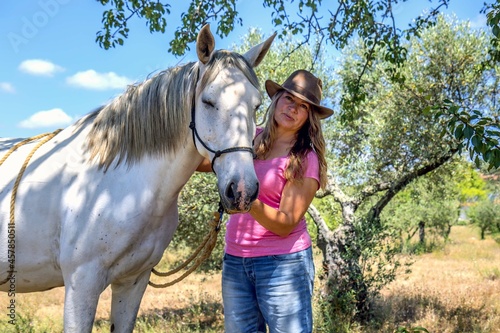 Fotografie frau, pferd, natur, mensch und tier, mensch und pferd, frau und pferd, blaue him