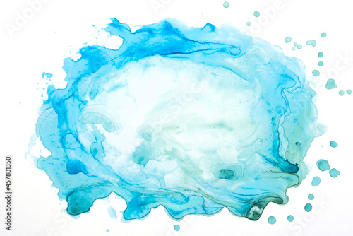 Blautöne mit Aquarellfarben auf weißem Hintergrund, abstrakt