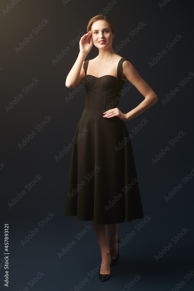 Naklejka premium refined woman in black