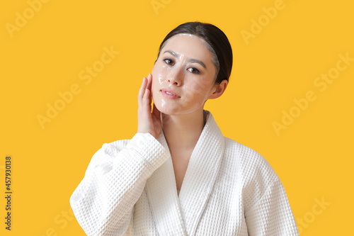 Beautiful young Asian woman...
