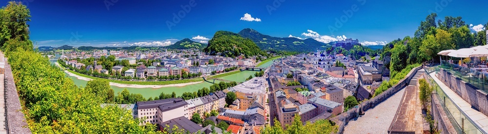 Naklejka premium Blick vom Mönchberg auf die Altstadt von Salzburg, Österreich