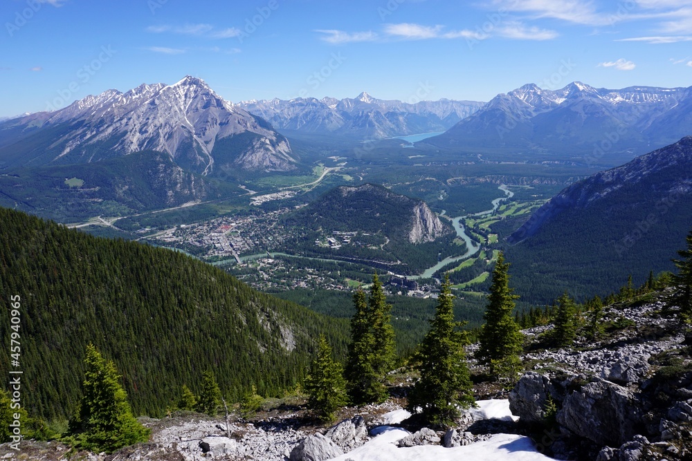 Obraz premium A mountainous landscape and a valley with rivers flowing through