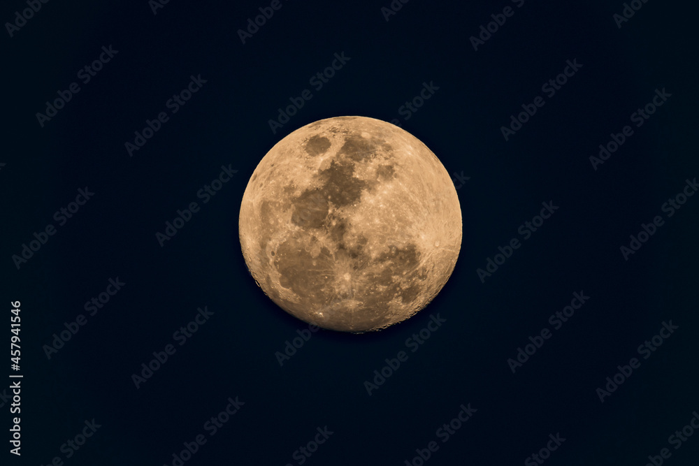 Obraz premium Ninety Eight Percent Full Moon in an early evening sky
