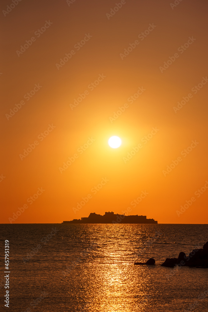 軍艦島と夕陽 長崎の世界遺産 軍艦島と夕陽 長崎の世界遺産