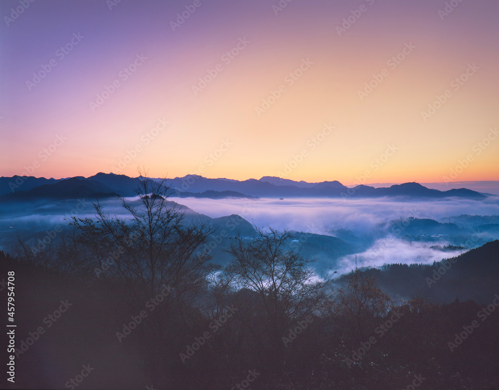 高千穂の雲海と山々