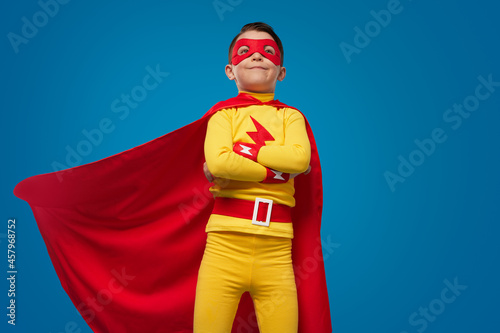 Foto Confident superhero kid in costume and mask