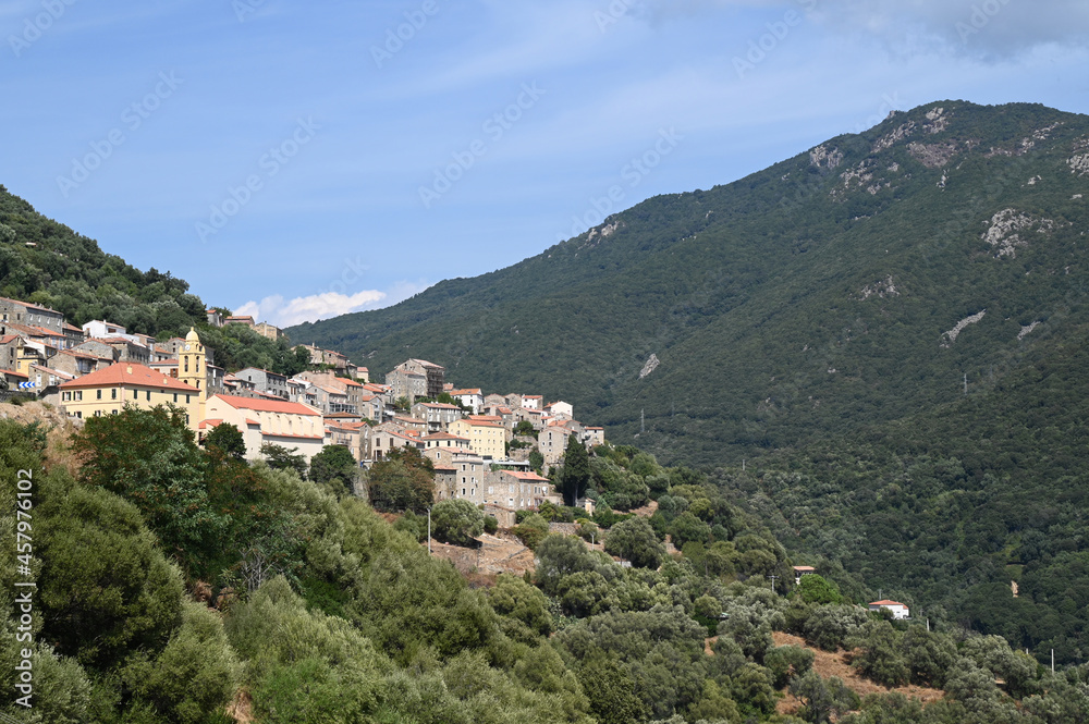 Village d'Olmeto dans les montagnes Corses