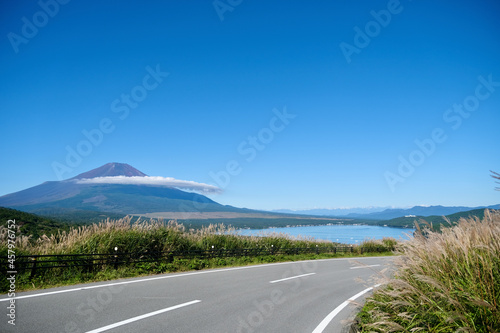 【山梨】パノラマ台から見る山中湖と富士山（秋）