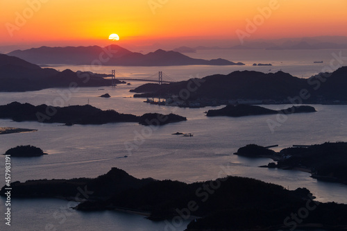 瀬戸内海のしまなみの夜明け　広島県三原市竜王山展望台