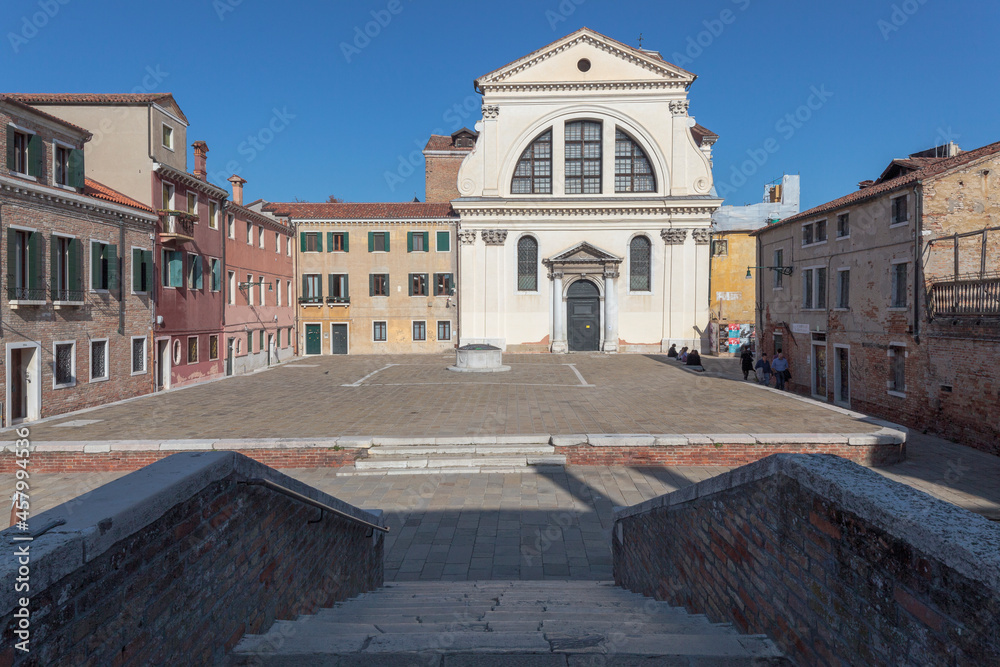 Venezia. Campo San Trovaso e Chiesa di San Trovaso 