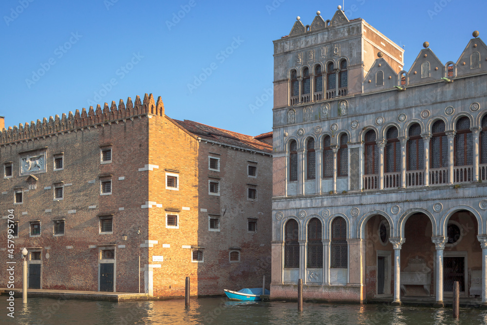 Venezia. Canal Grande. Angolo di Palazzo de Megio con Fondego dei Turchi