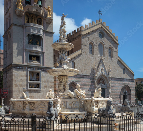 Messina. Basilica Cattedrale di Santa Maria Assunta con campanile e torre dell'orologio.