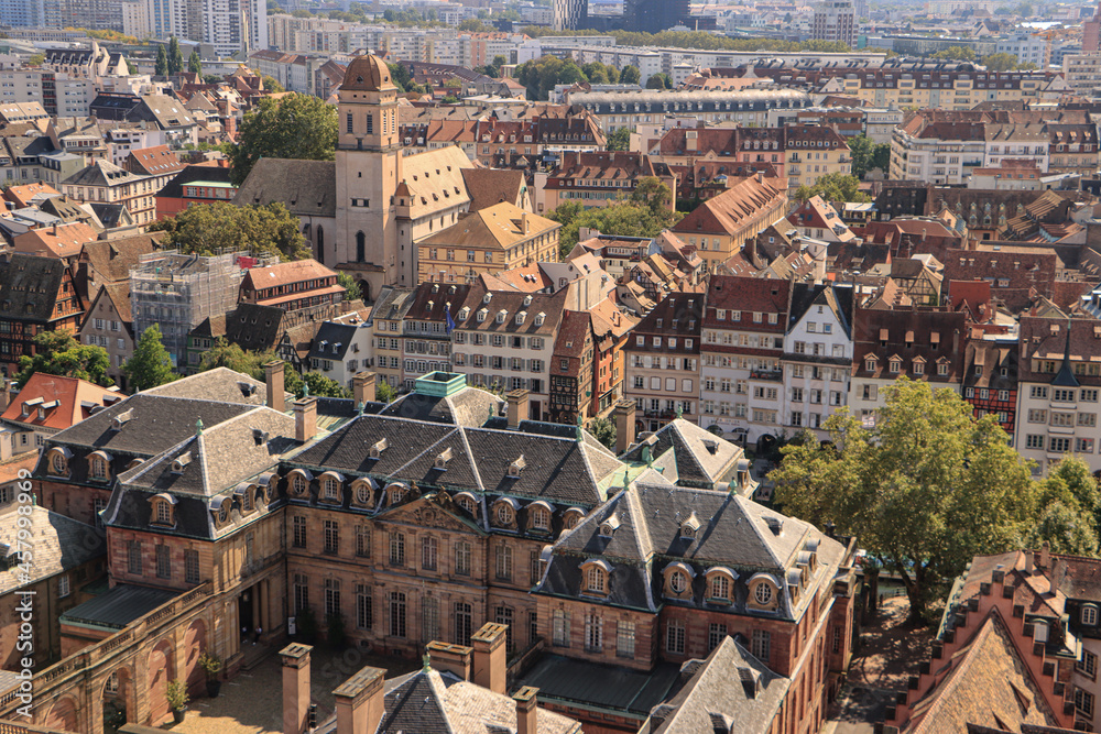 Straßburg; Blick vom Münster über Palais Rohan und Quai de Bateliers zur Magdalenenkirche