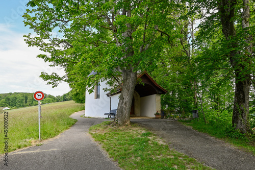 Mariastein, Kapelle, St. Anna-Kapelle, Kloster, Kloster Mariastein, Wallfahrt, Dorf, Wanderweg, Landwirtschaft, Felder, Sommer, Schweiz	 photo