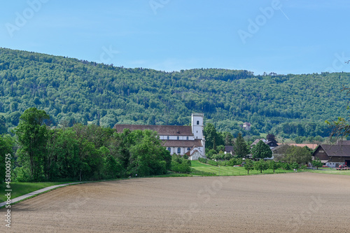 Mariastein, Kloster, Landwirtschaft, Felder, Wanderweg, Spazierweg, Kloster Mariastein, Dorf, Obstbäume, Obstbauer, Sommer, Schweiz