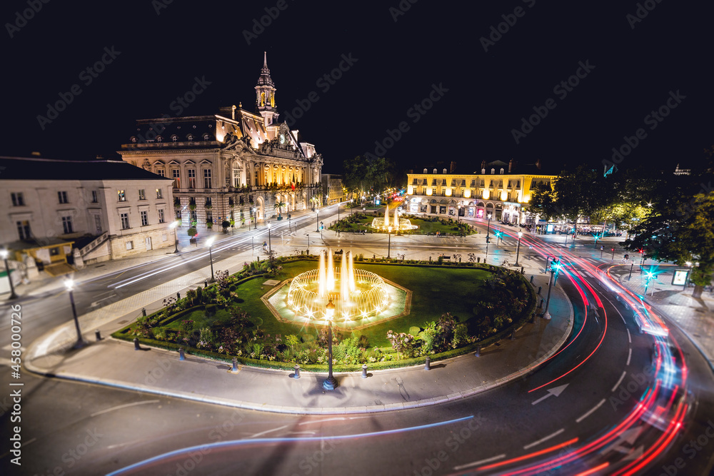 Hôtel de ville et place Jean Jaurès à Tours (Indre-et-Loire, région Centre,  département 37), de nuit Stock Photo | Adobe Stock