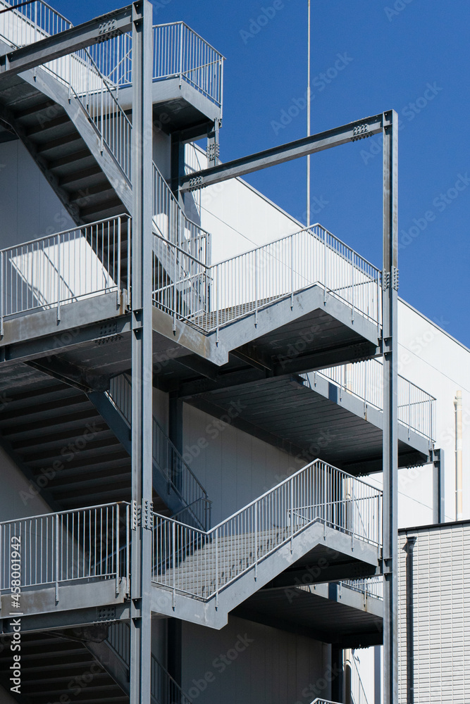 Fototapeta premium ビルの非常階段