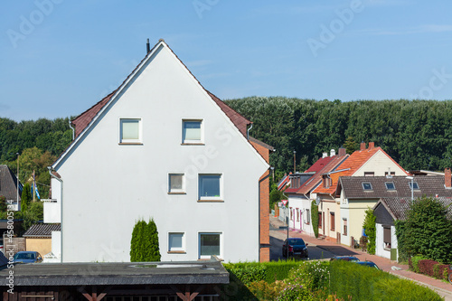 Wallpaper Mural Wohnhaäuser im Grünen, Elsfleth, Wesermarsch, Niedersachsen, Deutschland Torontodigital.ca